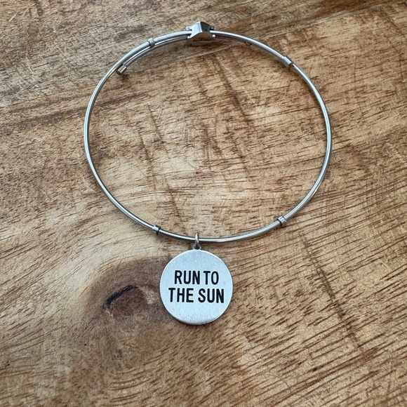 Harley-Davidson Run to the Sun Charm Legend Bangle Bracelet - Picture 2 of 5